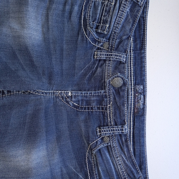 Silver Jeans. "Tuesday Baby Boot" Size 29/33. - Picture 3 of 8